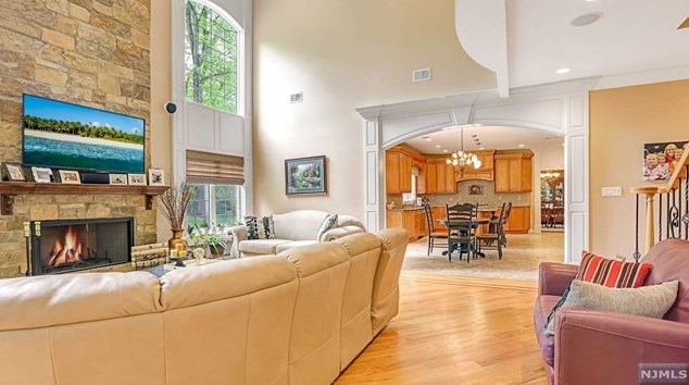 59 Chapel Rd, Mahwah NJ 07430-2842 exterior