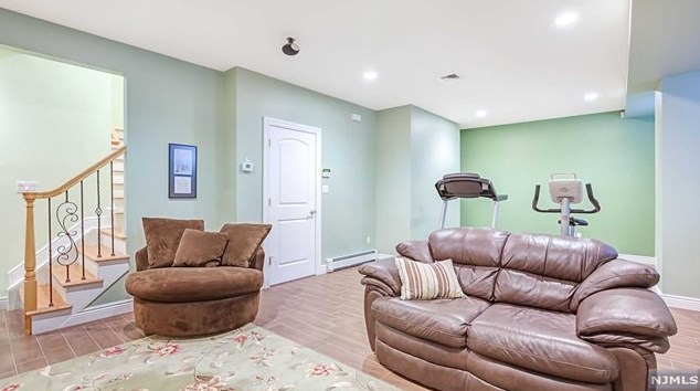 59 Chapel Rd, Mahwah NJ 07430-2842 exterior