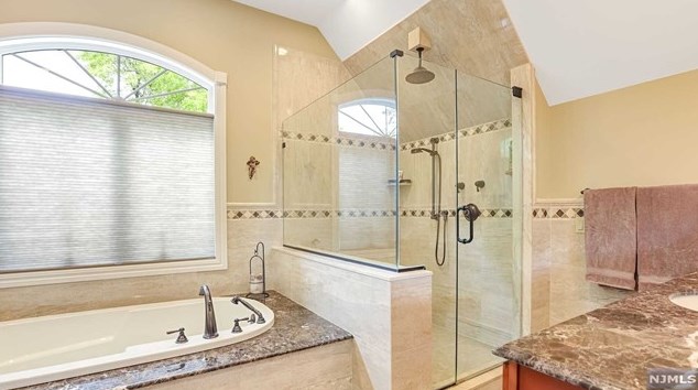 59 Chapel Rd, Mahwah NJ 07430-2842 exterior