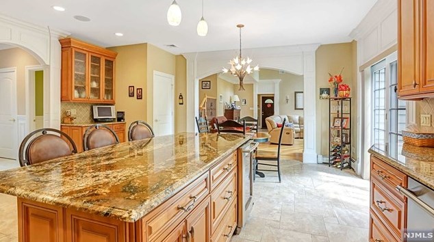 59 Chapel Rd, Mahwah NJ 07430-2842 exterior