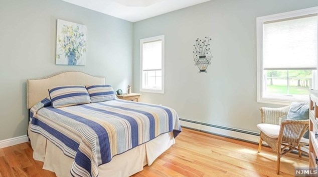 59 Chapel Rd, Mahwah NJ 07430-2842 exterior