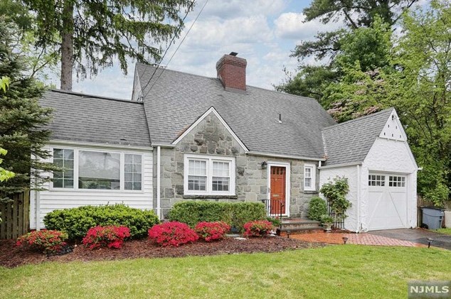 355 Rugby Ct, Ridgewood, NJ 07450