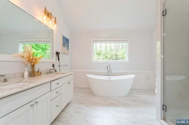 18 Cedar Ct, Closter NJ 07624-1012 exterior