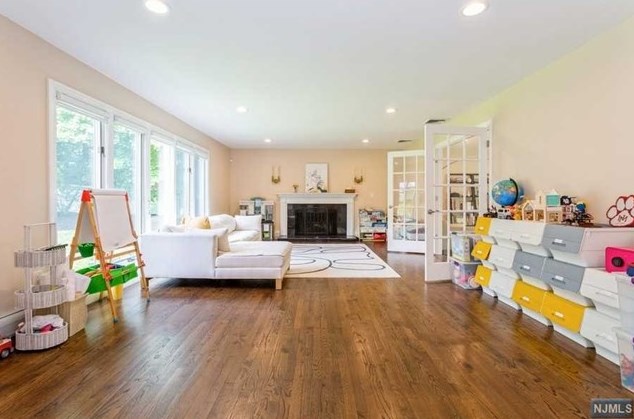 18 Cedar Ct, Closter NJ 07624-1012 exterior