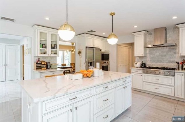 18 Cedar Ct, Closter NJ 07624-1012 exterior