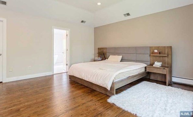 18 Cedar Ct, Closter NJ 07624-1012 exterior