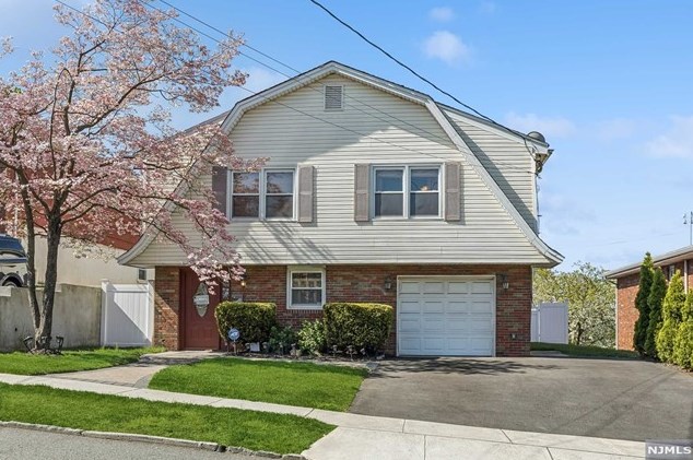 1036 Maple Ave, Ridgefield, NJ 07657
