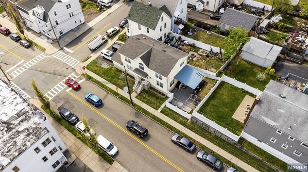 85 Franklin Ave, Town Center NJ 07052-6047 exterior