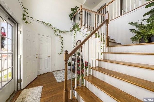 85 Franklin Ave, Town Center NJ 07052-6047 exterior