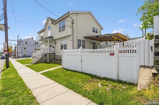 85 Franklin Ave, Town Center NJ 07052-6047 exterior