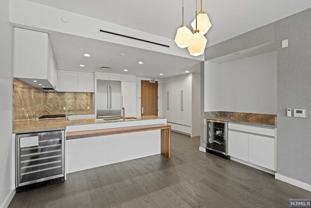 320 Adolphus Ave #404, Cliffside Park, NJ 07010