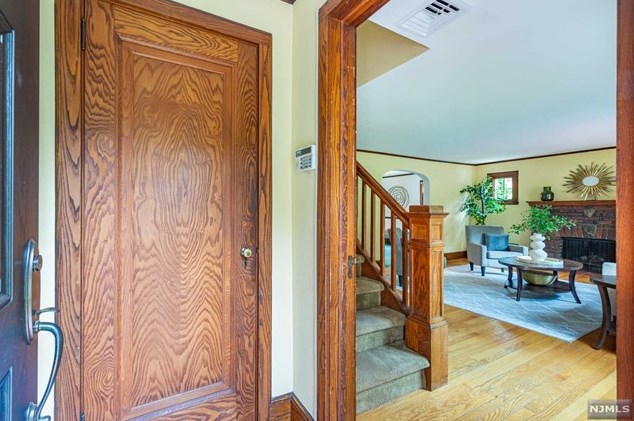 140 Parkview Dr, Bloomfield, NJ 07003-2936