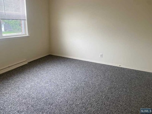 11 Maple Ave, Park Ridge NJ 07656-2124 exterior