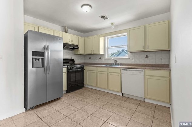 134 Palm St, Newark NJ 07106-1117 exterior