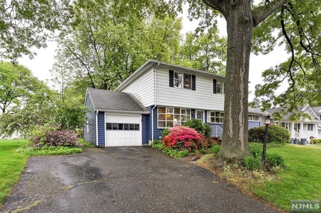281 Hickory St, Westwood, NJ 07676