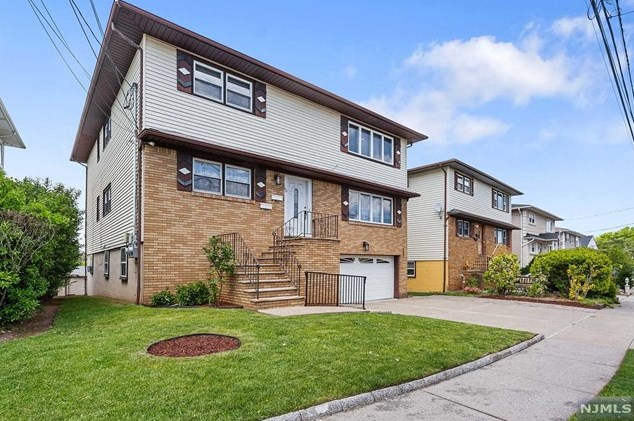 95 Maitland Pl, Outwater, NJ 07026-1229
