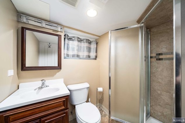 652 Tilden Ave, Teaneck NJ 07666-1847 exterior