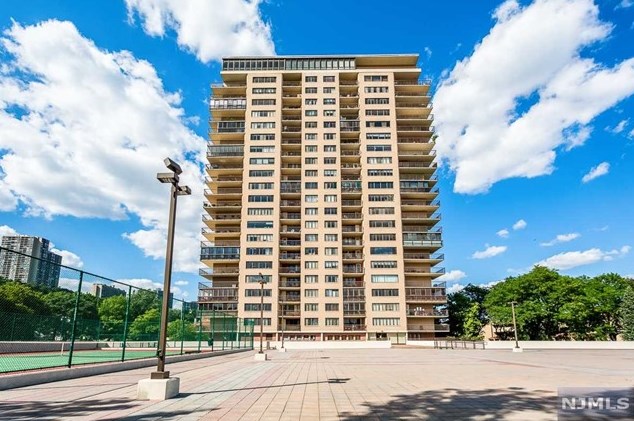 1203 River Rd #1d, Edgewater, NJ 07020