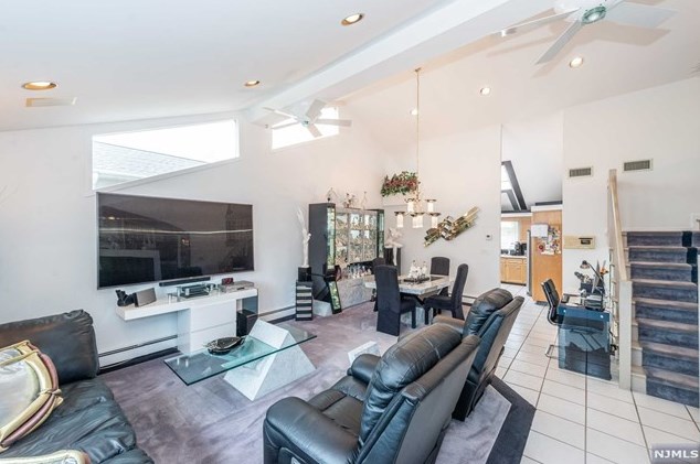 156 Lee St, Elmwood Park NJ  07407-2211 exterior