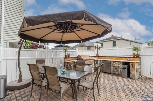 156 Lee St, Elmwood Park NJ  07407-2211 exterior