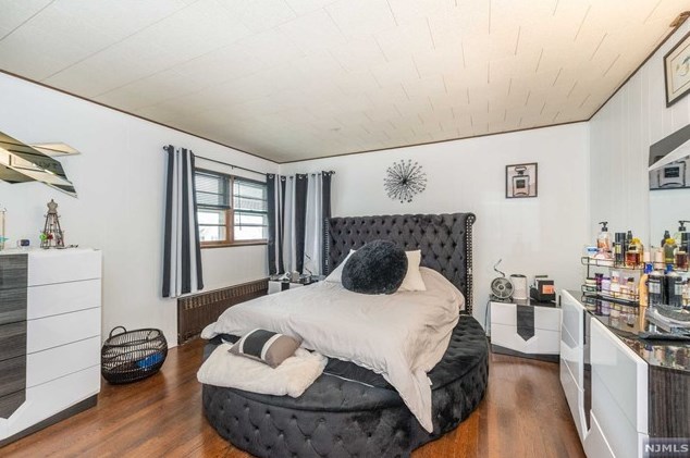 156 Lee St, Elmwood Park NJ  07407-2211 exterior