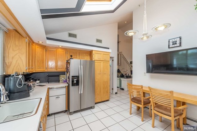 156 Lee St, Elmwood Park NJ  07407-2211 exterior