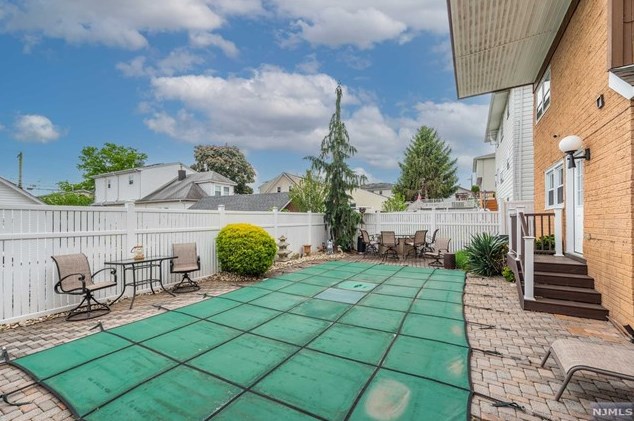 156 Lee St, Elmwood Park NJ  07407-2211 exterior