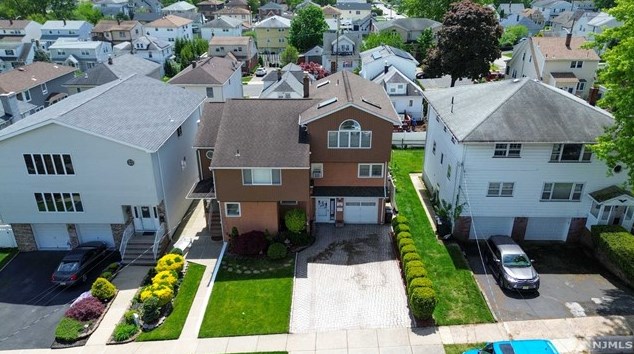 156 Lee St, Elmwood Park, NJ 07407