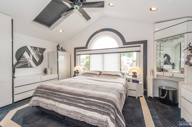 156 Lee St, Elmwood Park NJ  07407-2211 exterior