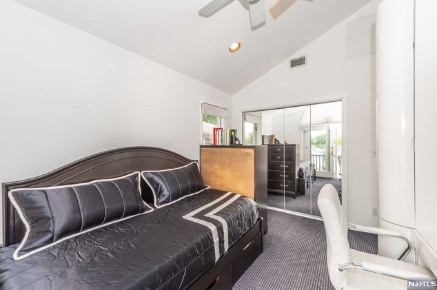 156 Lee St, Elmwood Park NJ  07407-2211 exterior