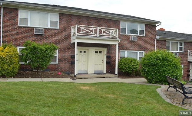 100 Bergen Blvd, Fairview NJ  07022-1870 exterior