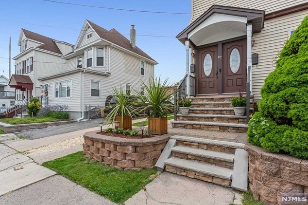 87 Hudson St, Outwater, NJ 07026-3018