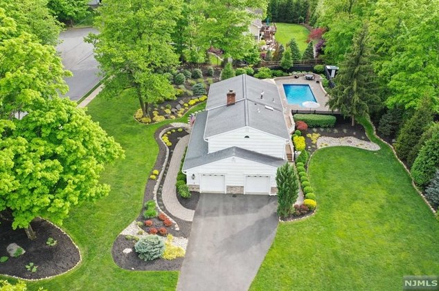 4 Pima Ct, Oakland, NJ 07436-4020