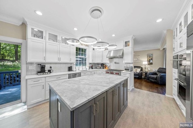 15 Woods Edge Rd, Westwood, NJ 07675