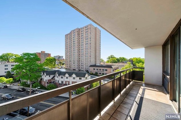 555 Gorge Rd, Cliffside Park NJ  07010-2245 exterior