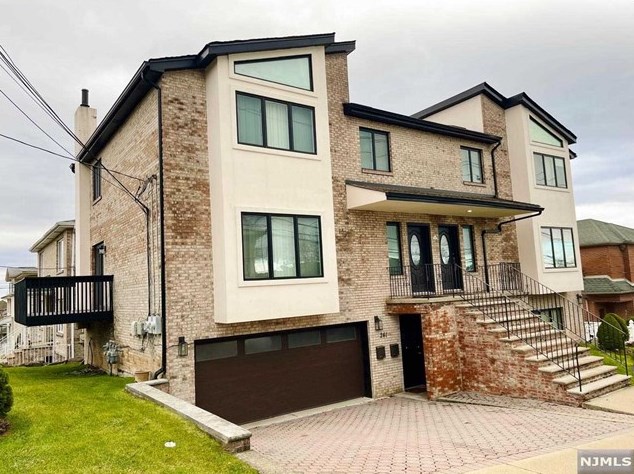 241 10th St #1, Palisades Park, NJ 07650