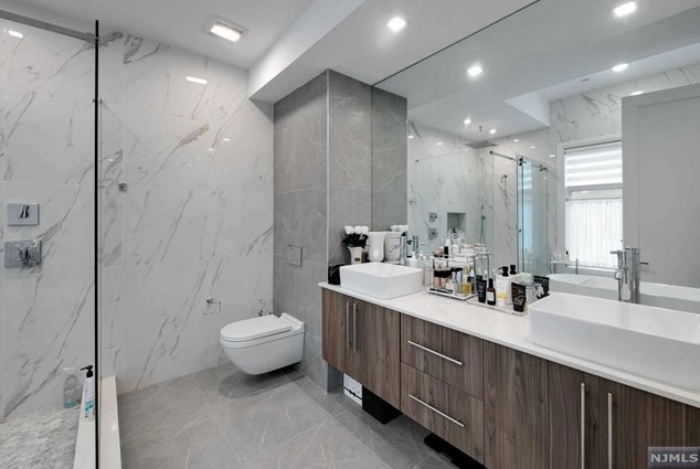 1408 14 St, West Fort Lee NJ 07024-2007 exterior