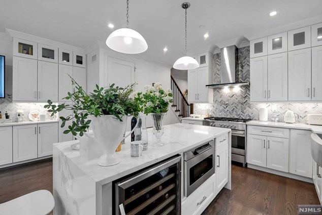 1408 14 St, West Fort Lee NJ 07024-2007 exterior