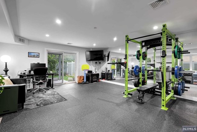 1408 14 St, West Fort Lee NJ 07024-2007 exterior