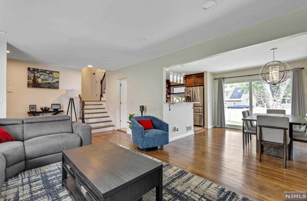 35 Galway Pl, Teaneck NJ 07666-3607 exterior