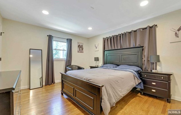 35 Galway Pl, Teaneck NJ 07666-3607 exterior