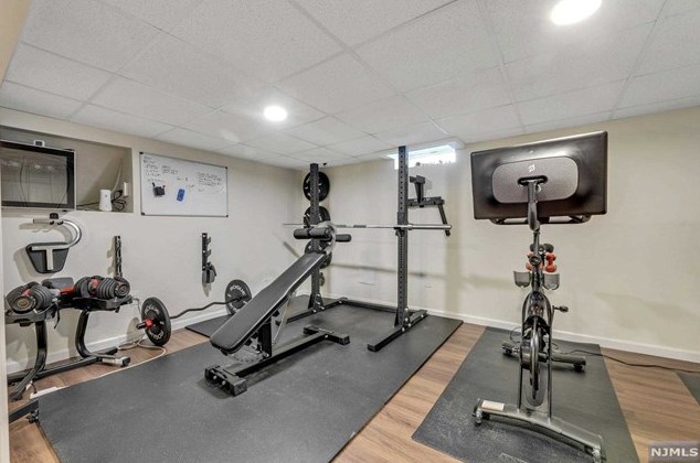 35 Galway Pl, Teaneck NJ 07666-3607 exterior