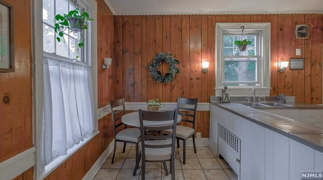 87 Passaic Ave, Rutherford NJ 07070-2059 exterior