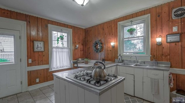 87 Passaic Ave, Rutherford NJ 07070-2059 exterior