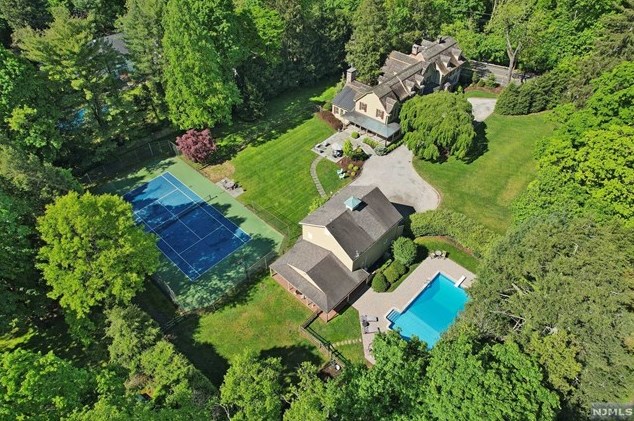 825 Saddle River Rd, Ho Ho Kus, NJ 07423-1714