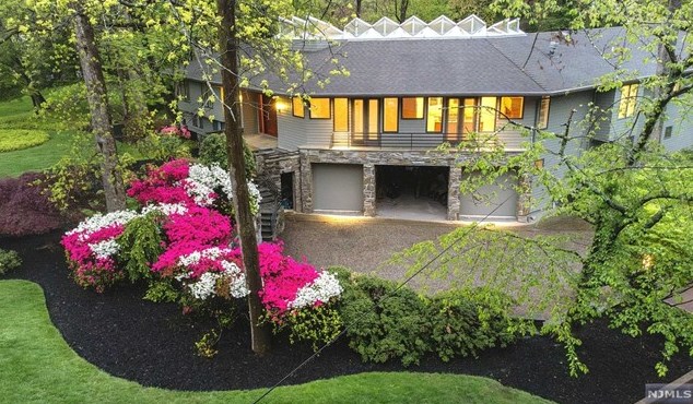 565 Green Ln, Westwood, NJ 07675-5900