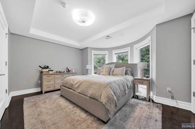 23 Cambridge Way, Union City NJ  07086-6660 exterior