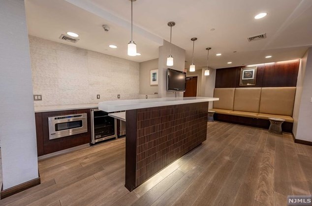 23 Cambridge Way, Union City NJ  07086-6660 exterior