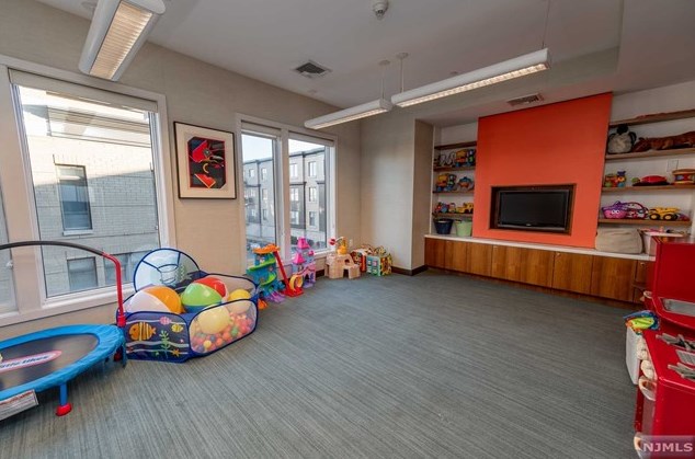 23 Cambridge Way, Union City NJ  07086-6660 exterior