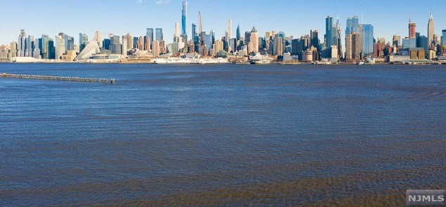 23 Cambridge Way, Union City NJ  07086-6660 exterior